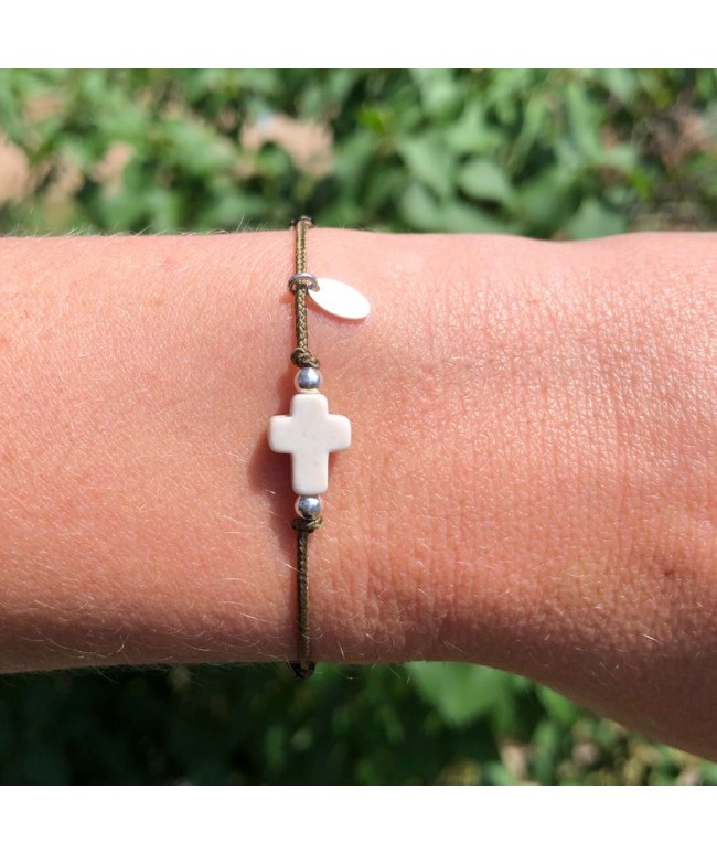 Bracelet croix femme par la créatrice cassidaine Mona Chabada